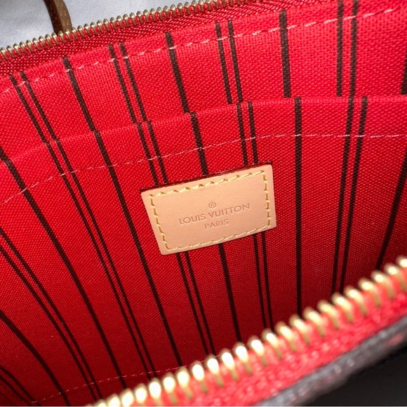 Louis Vuitton Neverfull MM - Picture 10 of 16